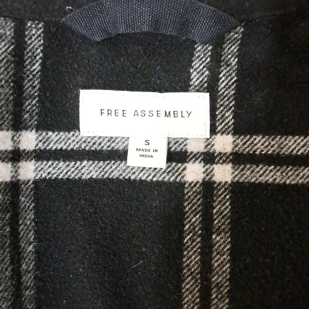 Free Assembly Shacket - Picture 4 of 6